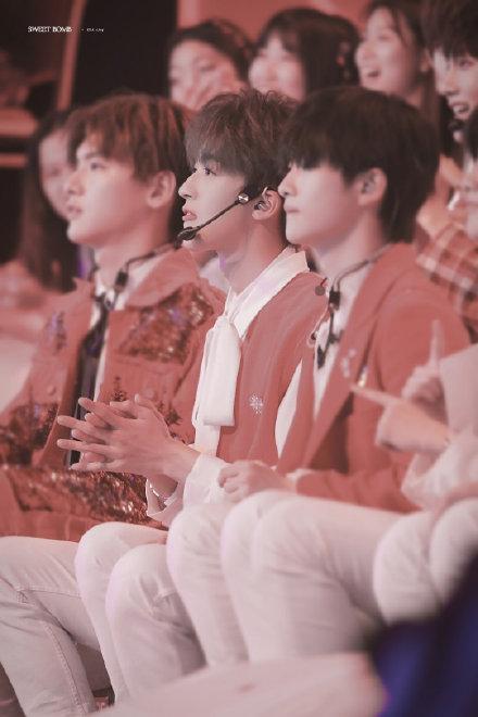 提起近年来在中国大火大热的男团: "那么通过选秀出道的rise组合肯定