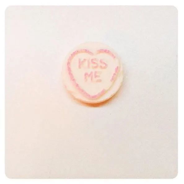 哈里梅根|哈里梅根新书：两人一见钟情！而凯特威廉总搞“歧视”……