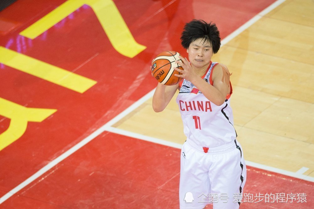 女篮张玲阁75kg的重型坦克篮下统治力强未来可期