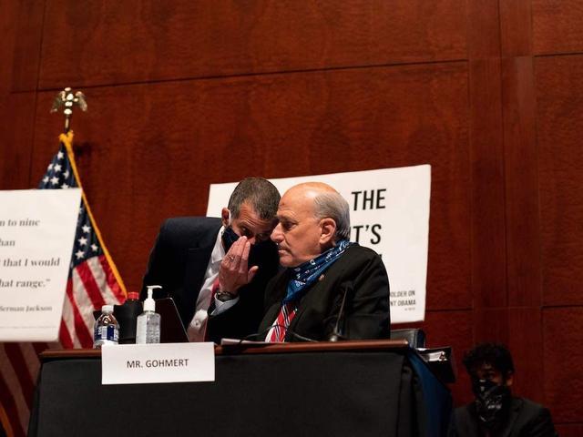 路易·戈默特|特朗普又一次躲过新冠？美国一众议员确诊，原定于周三陪他去德州