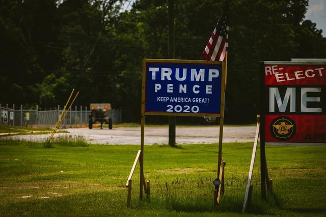 特朗普|面对不利局面，特朗普对着美国郊区选民打起了房价牌：选我保你高房价