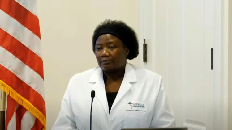 斯特拉·伊曼纽尔|转发伪科学视频被CNN记者“灵魂拷问”，特朗普缩短简报会流程扭头就走