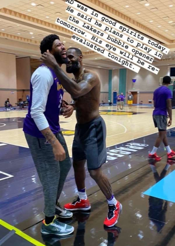 护目镜浓眉哥湖人官推晒训练照詹姆斯赞其是贾巴尔戴维斯