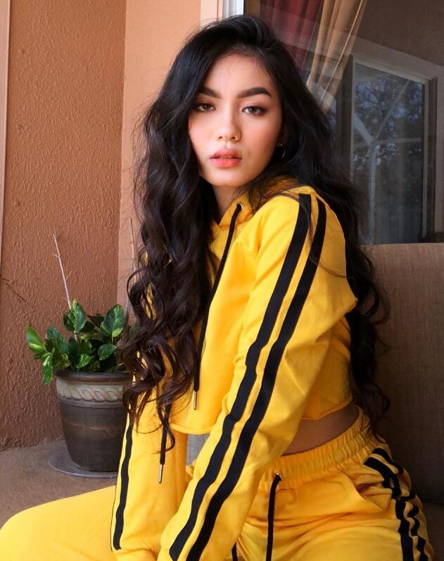 99年越南裔美妆博主 化妆技术堪称换脸 穿搭也有一手