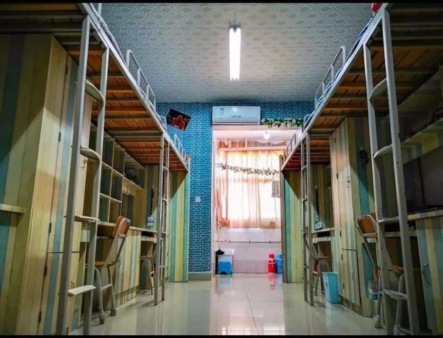 八公寓居住有数统学院,文史学院部分老生,环旅学院,化工学院,土木学院