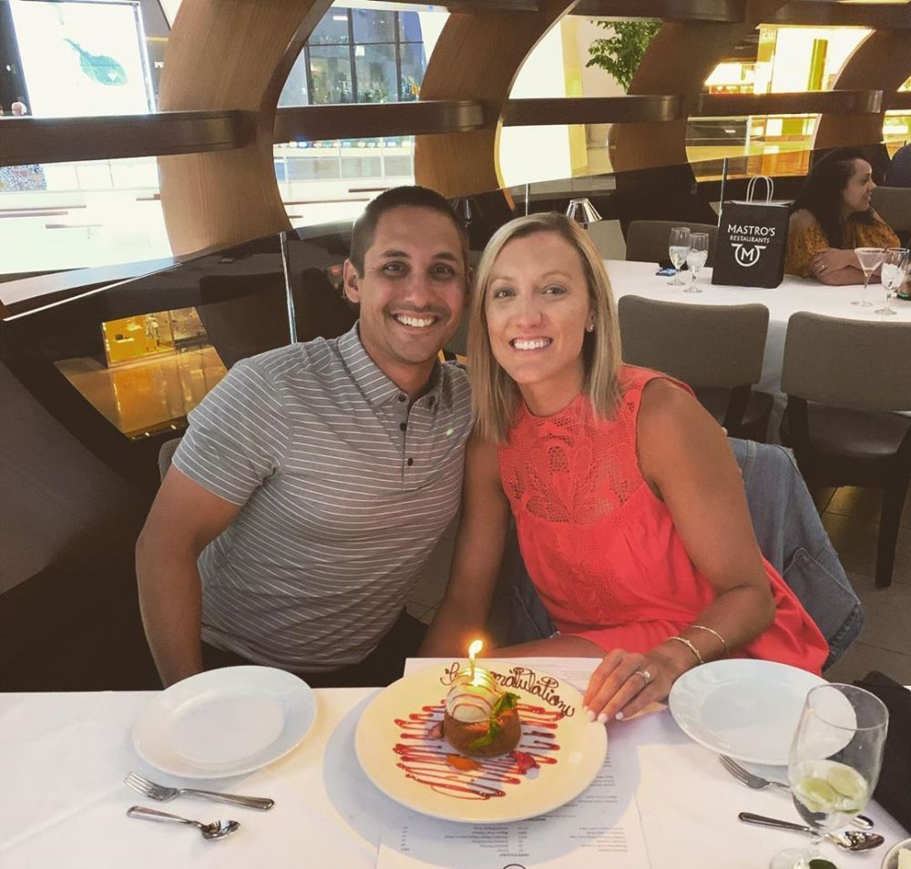 排坛又一喜讯美国女排队长订婚未婚夫露面长相有印度味