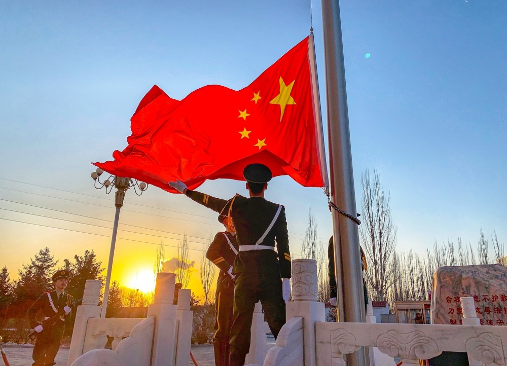 建军93周年武警官兵这样向军旗表白