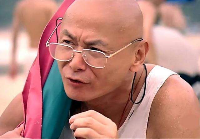 他是功夫巨星,中风瘫痪惨遭妻儿卷光财产,如今65岁过的凄凉_腾讯新闻