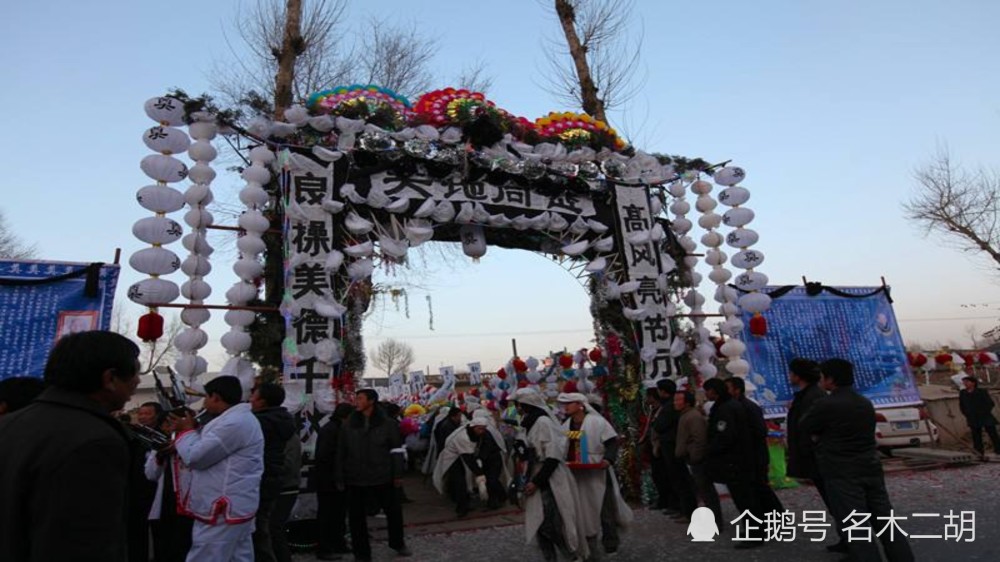 農村葬禮這些年越辦場面越大,愛面子沒錢也得死扛