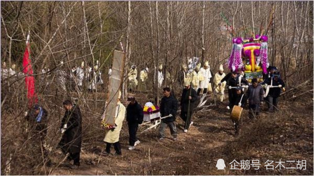 農村葬禮這些年越辦場面越大,愛面子沒錢也得死扛