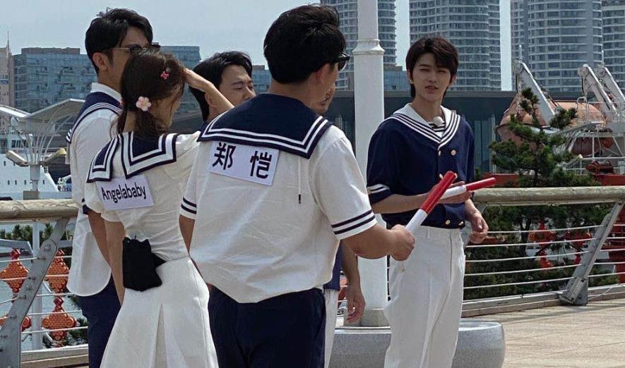 宋雨琦|宋雨琦怎么从不戴眼镜？当她戴上眼镜，才明白郑恺为何这么宠她！