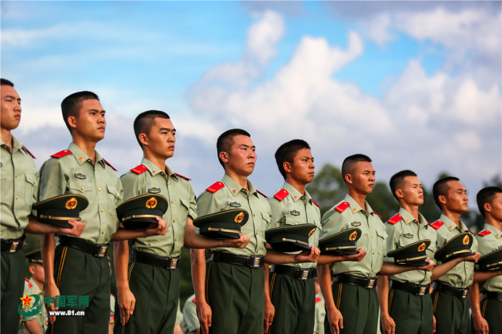 會操以單個軍人隊列動作為主要內容,採取抽籤出場,現場打分,逐班作業