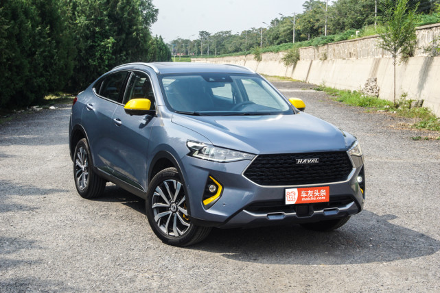 哈弗f7x轿跑suv里的路人王询问这车的年轻人特疯狂