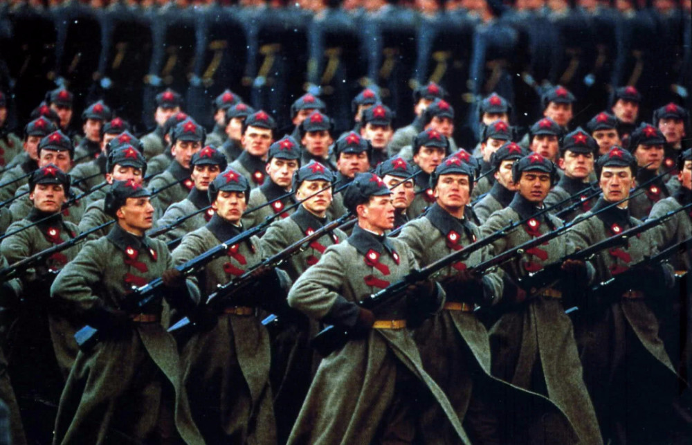 苏联曾在远东集结70多个师,共百万兵力,为何最终都没敢南下?