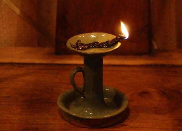 在古代蜡烛竟然是一种身份的象征再有钱的家庭也得省着用