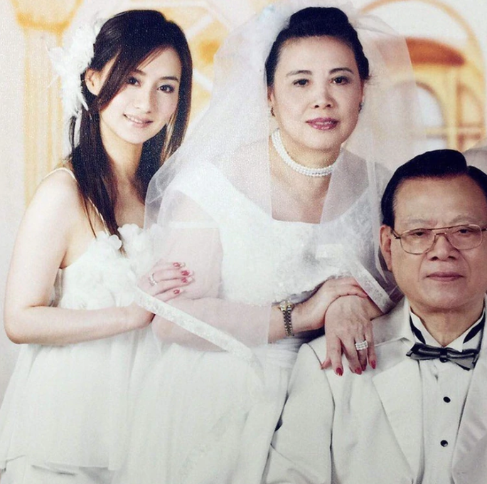 离婚刚一年陈德容又出状况老母患癌7年今肾脏长35公分异物