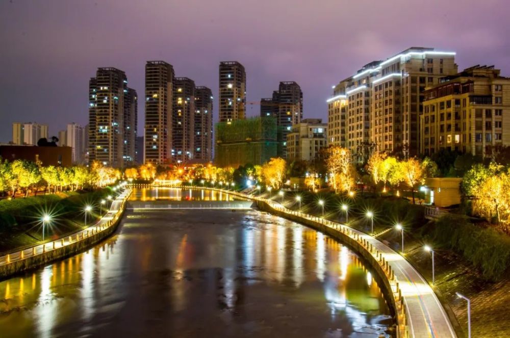 绿道主题公园夜景临安这条溪沿岸大变样了快来打卡