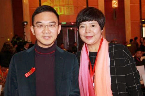 为患癌妻子辞职的前央视主持人郎永淳如今过得怎样