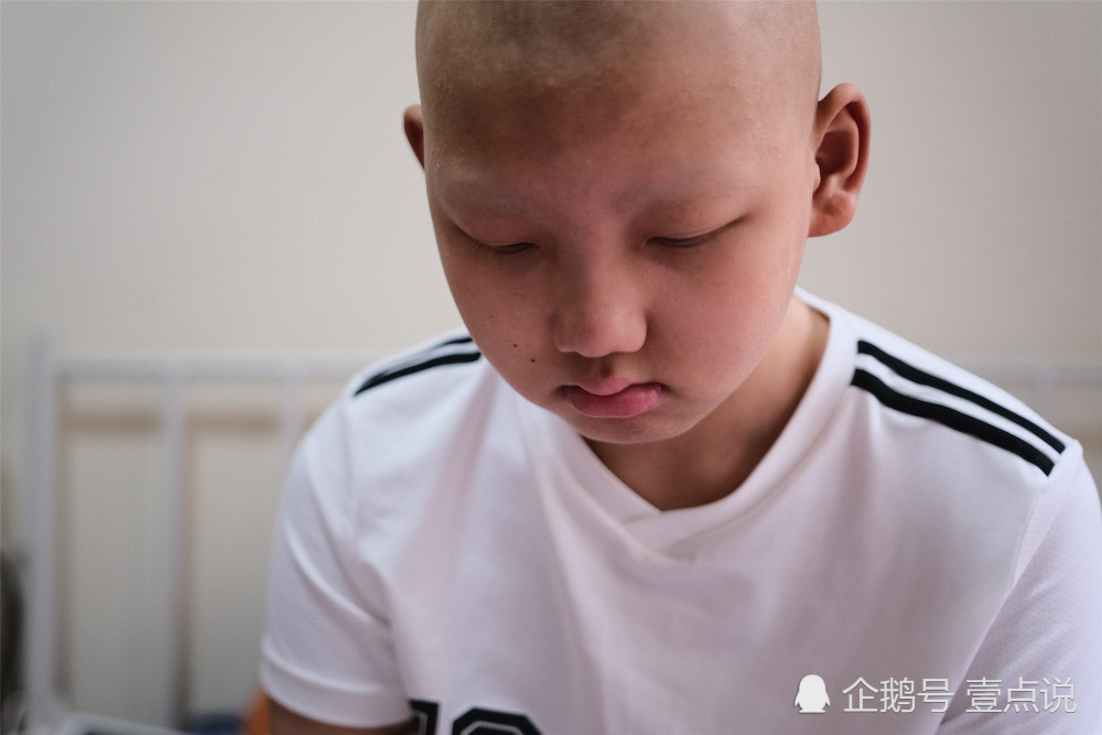 东北9岁男孩惨遭生母继母无情抛弃,重症缠身,想见妈妈