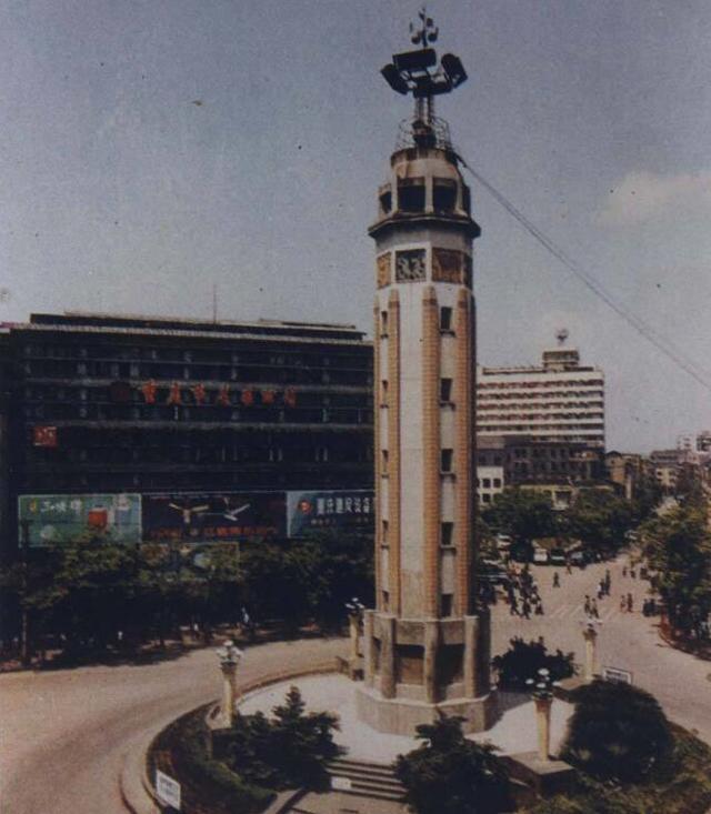 历史镜像1990年代的重庆一袭红色长裙的摩登女郎格外耀眼