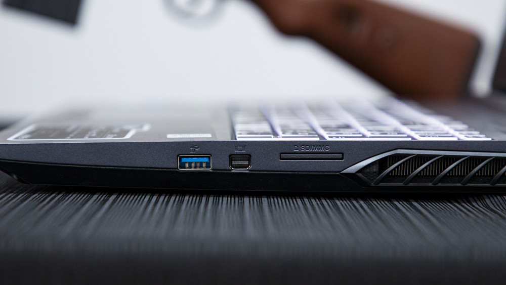 炫酷外观强性能 神舟战神z8-cu7nk游戏本图赏_腾讯新闻