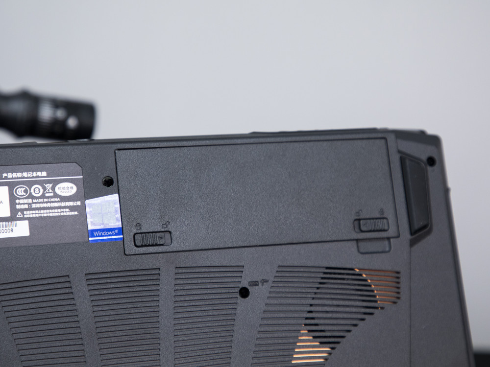 炫酷外观强性能 神舟战神z8-cu7nk游戏本图赏_腾讯新闻