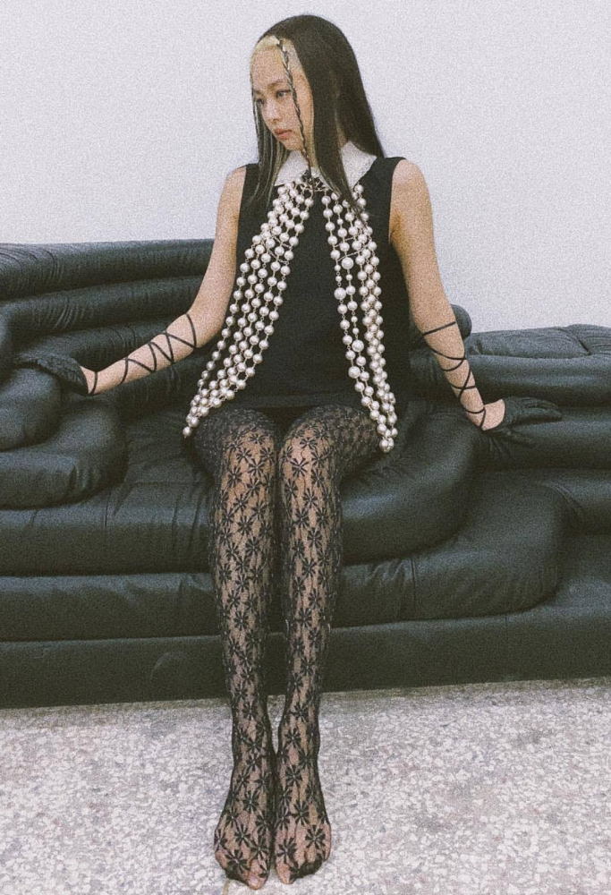 jennie终于放开,穿的袜子薄得只有一层阴影,看到腿我酸了