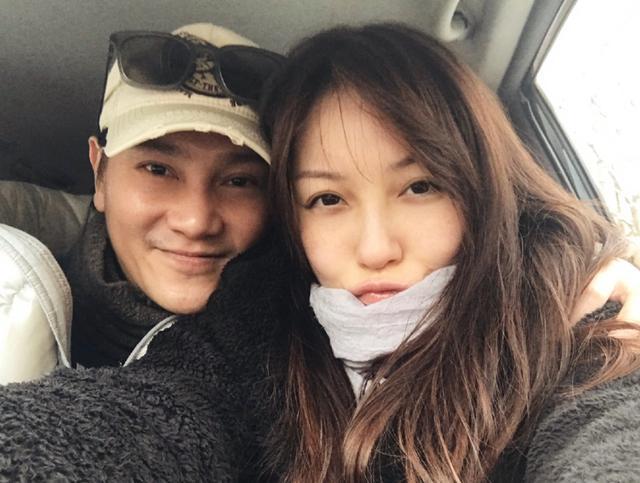 丁子峻的妻子很爱他,知道他从小没有母亲,给了丁子峻很多关爱,更是