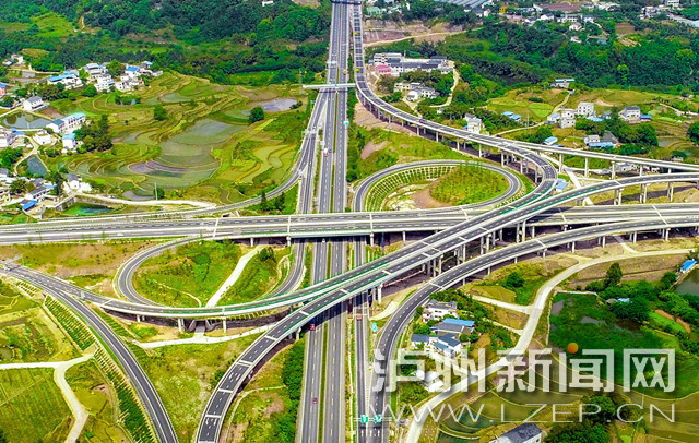 泸州日报记者 牟科 摄区域互联互通是筑牢区域合作的重要基础.