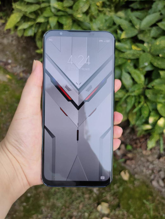 红魔5s评测144hz超竞屏配合最强散热系统成就游戏手机新巅峰