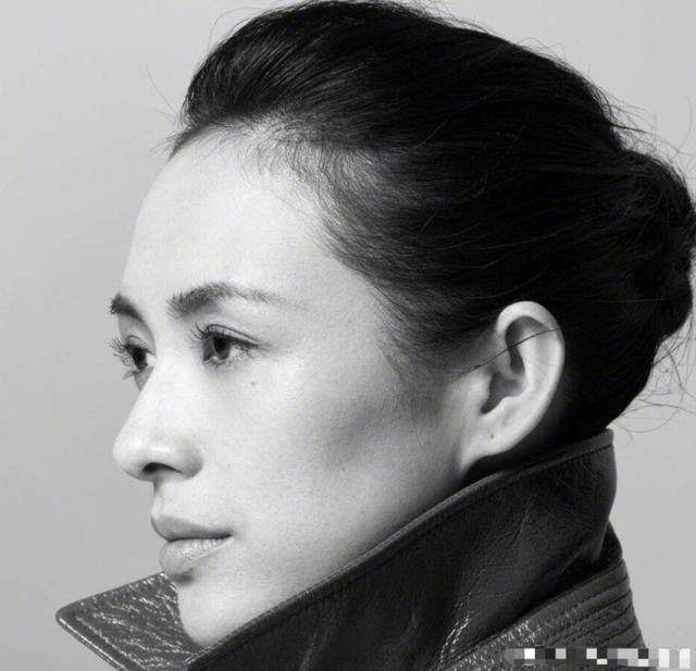 杨幂下半张脸完全崩了,瘪嘴严重法令纹深,和章子怡同框对比惨烈_腾讯