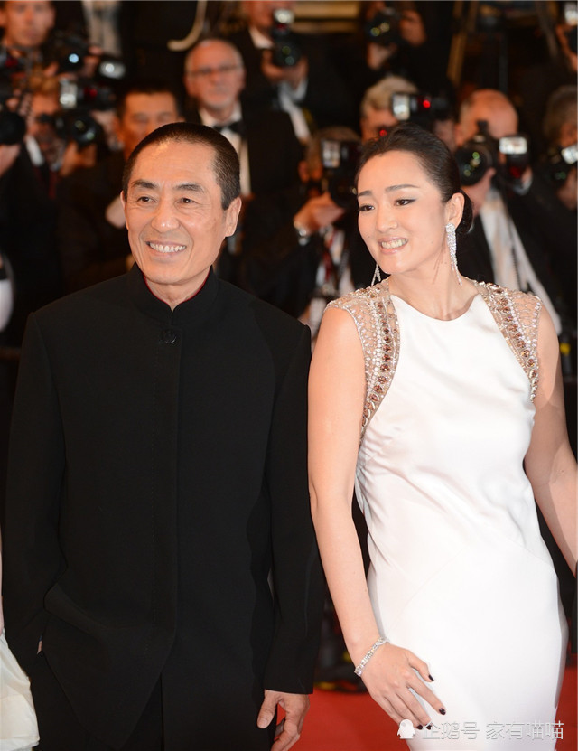 巩俐和张艺谋的罕见合影眼睛里都是星星张艺谋是她唯一的爱情