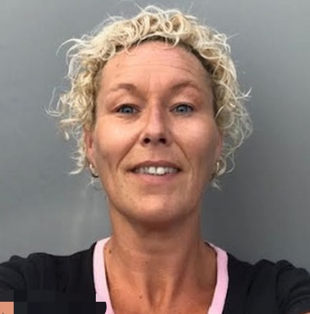 英国_社会|英国面包店拒绝卖东西给94岁和86岁老人，因为他们不能刷卡支付