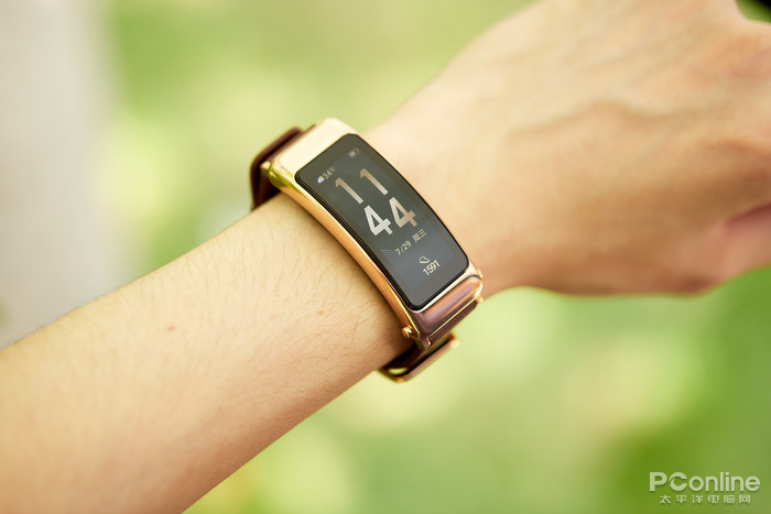 怎样的智能手环可以卖到千元华为手环b6给你答案