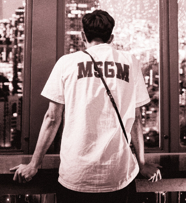 心理学你最想拥抱哪位男生的后背测你今生会栽在哪种男生手上