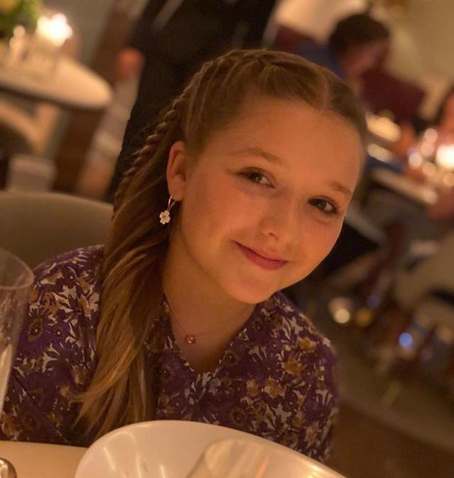 小七最新照片9岁公主长大了贝克汉姆用镜头拍下美丽的女儿