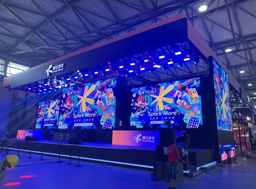 2020cj前线直击腾讯展台红buff比人还高dnf手游占据一面墙