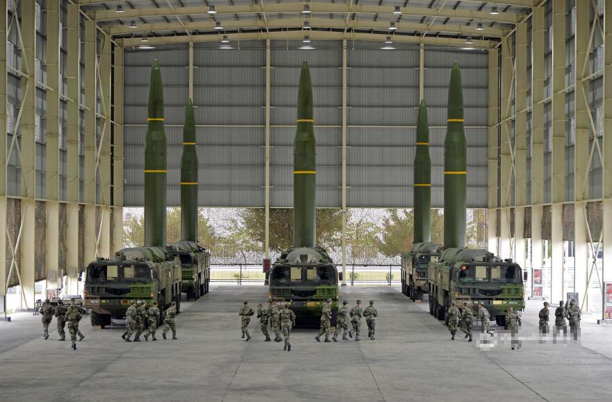 只要一声令下火箭军上千枚导弹随时出击这就是中国底气所在