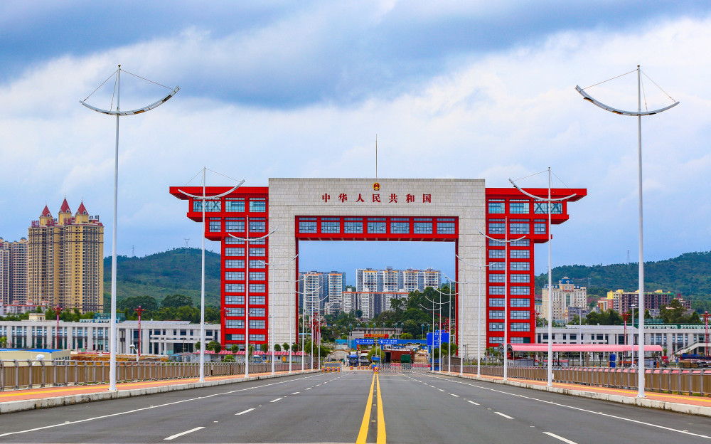 边境旅游与全域旅游协同发展边海之城国门东兴号高铁列车开行