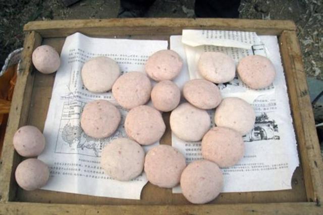 澡豆澡豆一般是用豆子粉末添加香料制成,而胰子则是用猪的胰脏配合