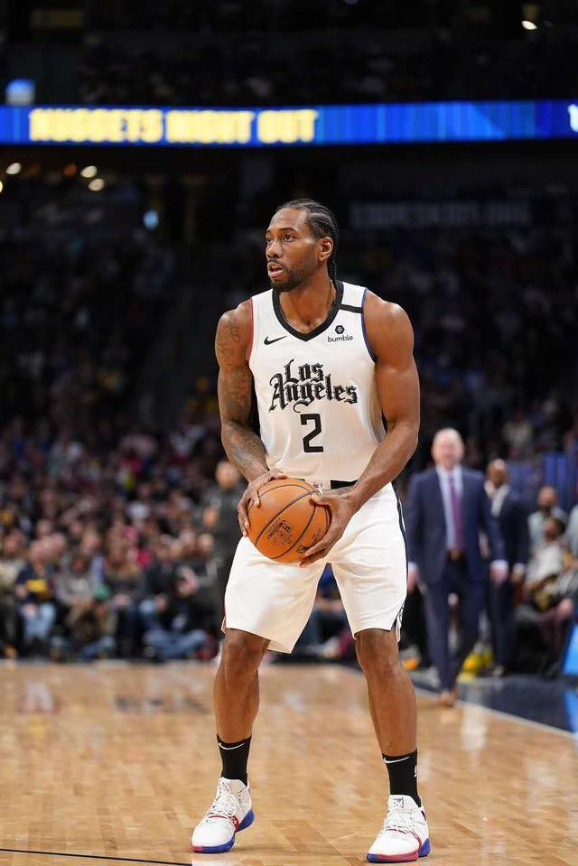 机器人实锤伦纳德热身赛低迷表现遭吐槽名记他该充电了