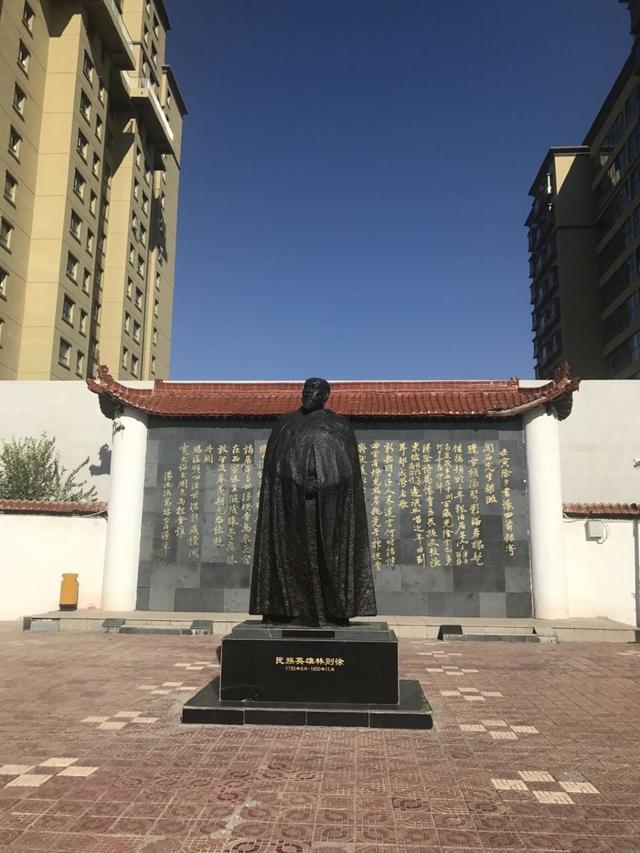 中国最西北城市,晚上11点才天黑,当地夜市最独特