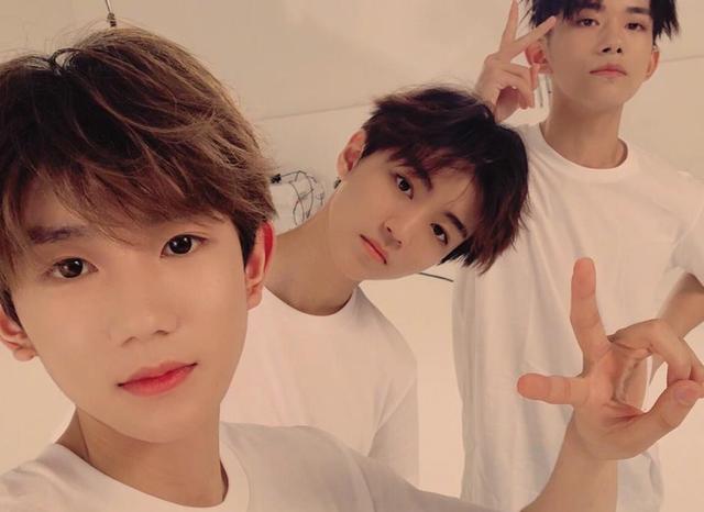 tfboys三小只拍周年合影,于正发文质疑抄袭创意,结果遭粉丝打脸