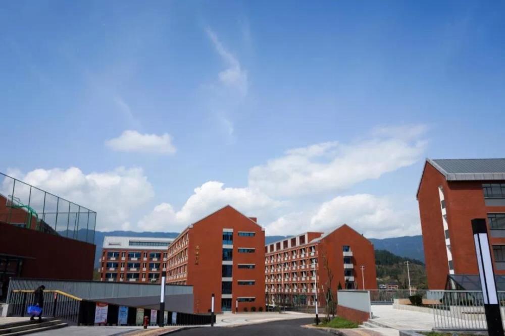 承名校基因 达州嘉祥外国语学校内外兼修树品牌