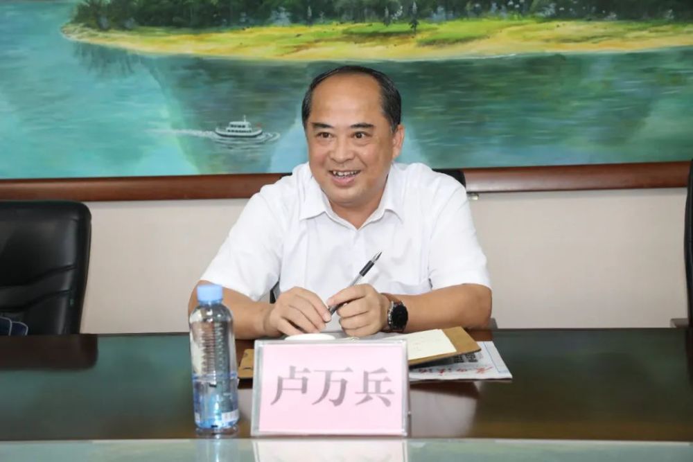 自治区党委副秘书长,信访局局长卢万兵到广西法治日报社调研信访宣传