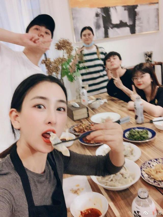 39岁马苏近况曝光身为主演合影却被挤到角落细节证明地位仍在