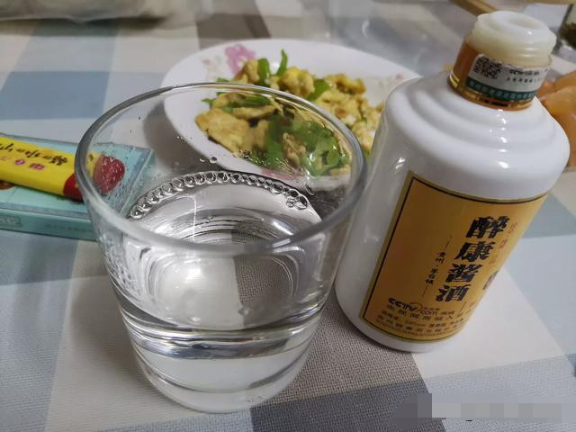 07-30 19:32 关注 喝酒好还是不喝酒好这个问题困扰着许多人,有的人说