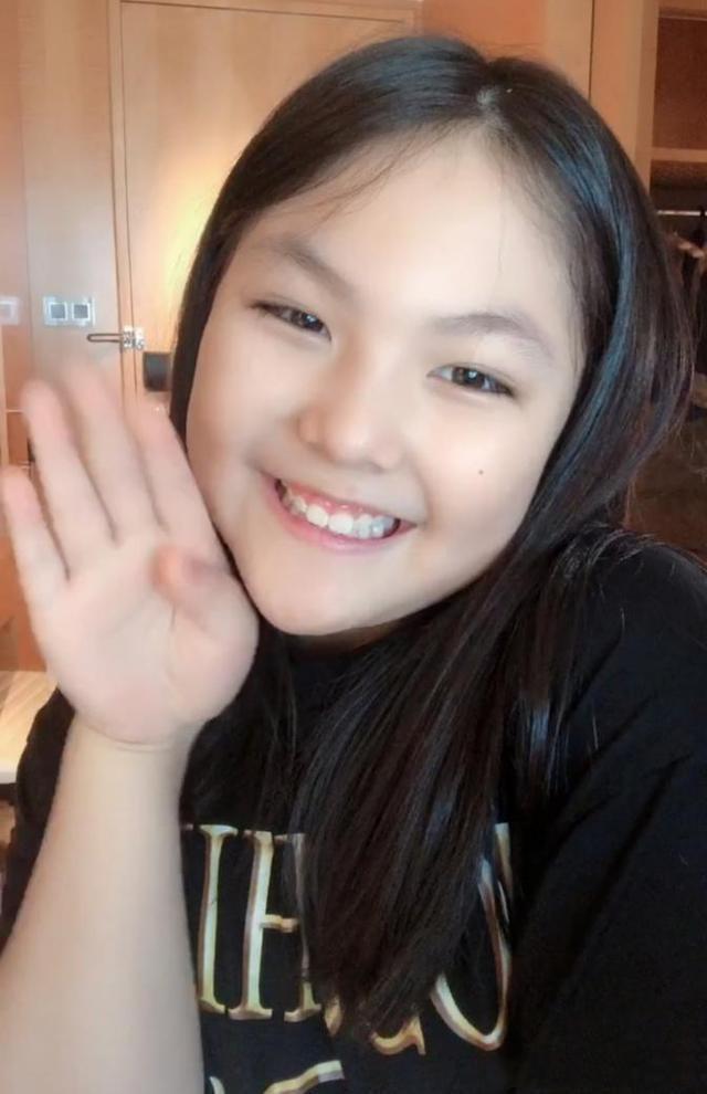 王诗龄近照一身名牌比妈高调减肥成变美女10岁颜值逆袭美霸屏