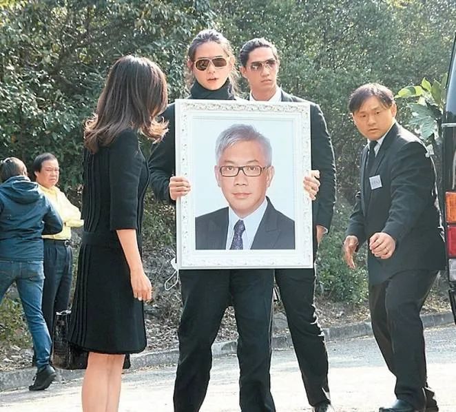 胡家骅给吴婉芳留下了一栋 8层高的豪宅