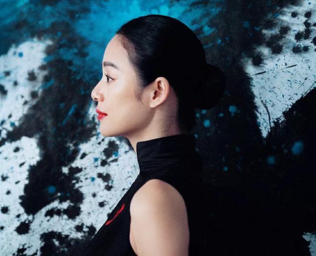 杨紫粉丝撕的造型师叫刘珂,在业内也有一定地位,他是九号摩登联合创始